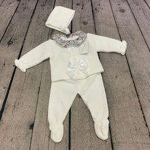 Load image into Gallery viewer, Baby babies White Newborn Spanish Knitted 3 Piece Outfit